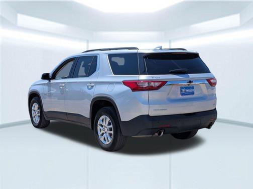 Silver Ice Metallic 2021 Chevrolet Traverse LT Cloth