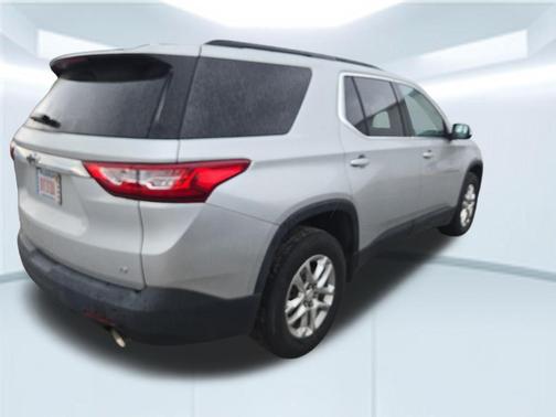 Silver Ice Metallic 2021 Chevrolet Traverse LT Cloth