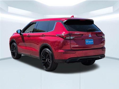 Red Diamond 2023 Mitsubishi Outlander SE Black Edition