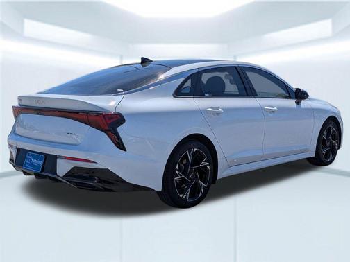 Snow White Pearl 2025 Kia K5 GT-Line