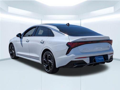 Snow White Pearl 2025 Kia K5 GT-Line