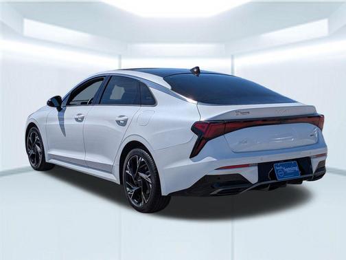 Snow White Pearl 2025 Kia K5 GT-Line