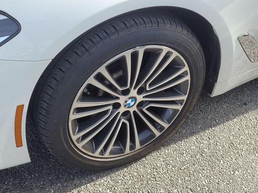 2018 BMW 530 530i