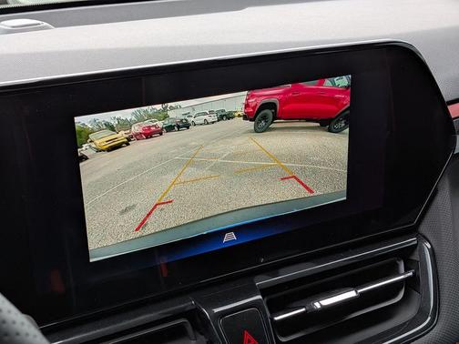 Iridescent Pearl Tricoat 2026 Chevrolet Trailblazer RS