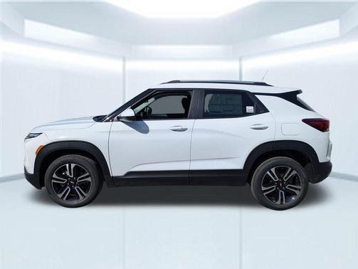 Summit White 2026 Chevrolet Trailblazer LT