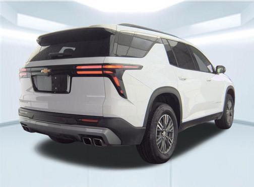 Summit White 2025 Chevrolet Traverse LT