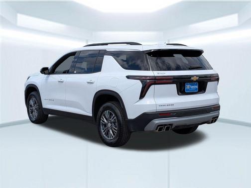 Summit White 2025 Chevrolet Traverse LT