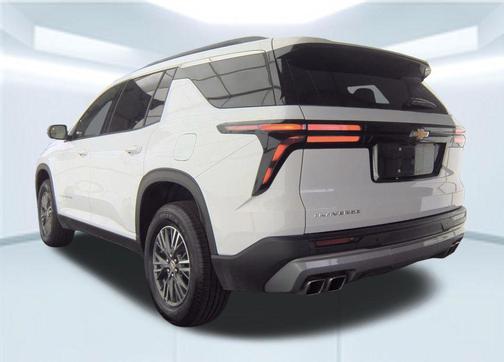 Summit White 2025 Chevrolet Traverse LT