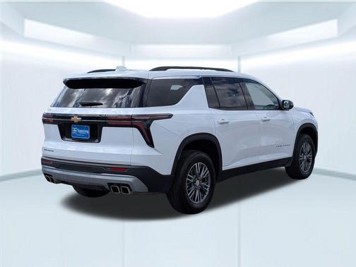 Summit White 2025 Chevrolet Traverse LT