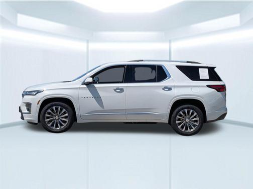 Summit White 2023 Chevrolet Traverse Premier