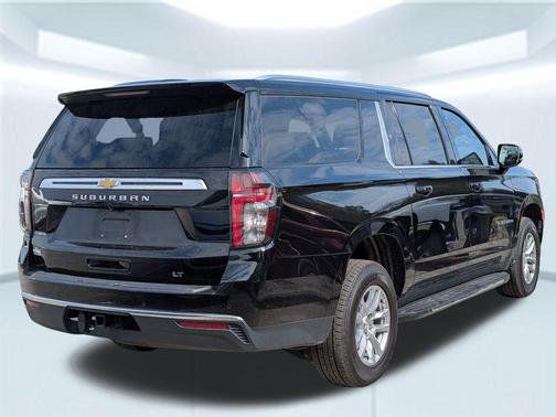 2023 Chevrolet Suburban LT