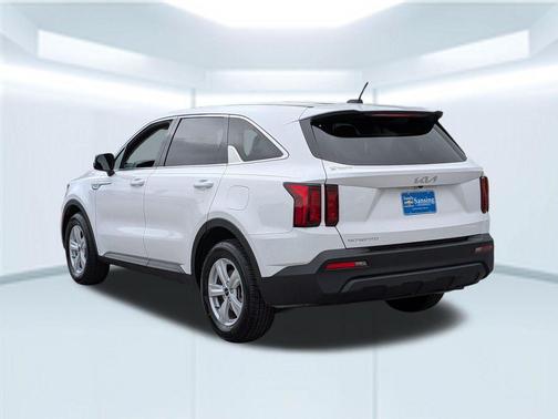 Glacial White Pearl 2023 Kia Sorento LX