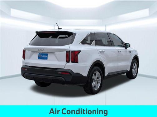 Glacial White Pearl 2023 Kia Sorento LX