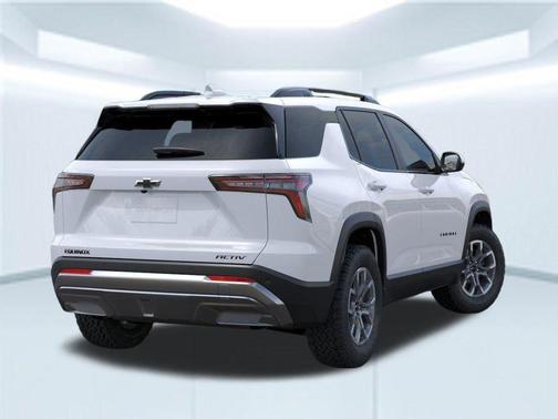 Polar White Tricoat 2026 Chevrolet Equinox FWD ACTIV