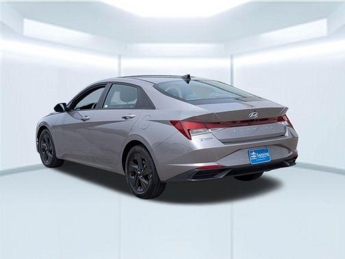 Fluid Metal 2023 Hyundai ELANTRA SEL