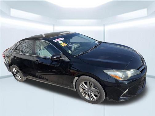 Midnight Black Metallic 2016 Toyota Camry XLE