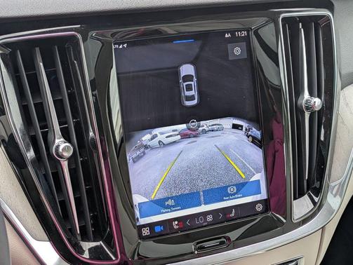 2024 Volvo S60 B5 Plus Dark Theme