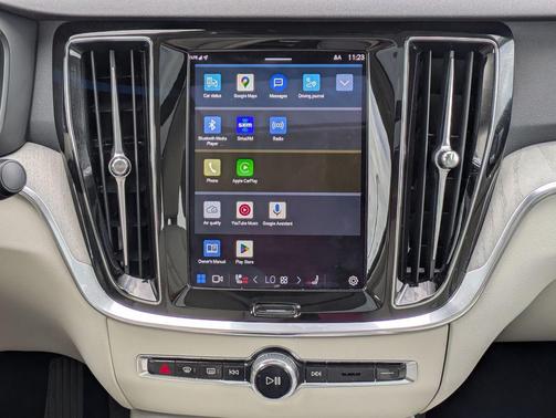 2024 Volvo S60 B5 Plus Dark Theme