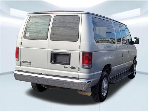 2012 Ford E350 Super Duty XLT