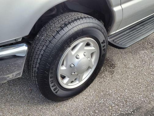 2012 Ford E350 Super Duty XLT