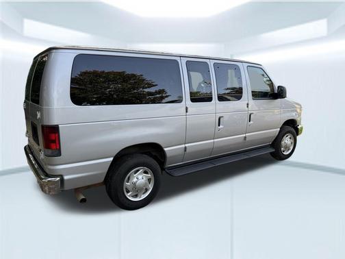 2012 Ford E350 Super Duty XLT