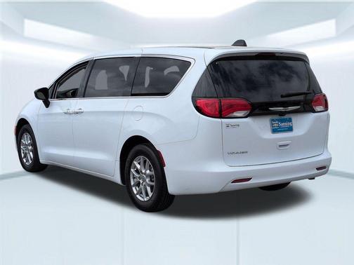 2024 Chrysler Voyager LX