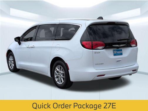 2024 Chrysler Voyager LX