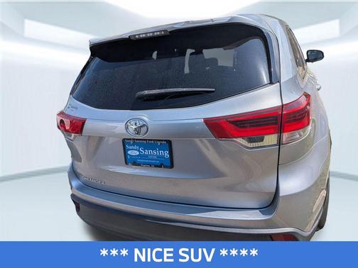 Celestial Silver Metallic 2018 Toyota Highlander LE I4