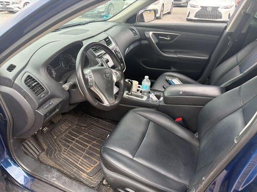 Deep Blue Pearl 2018 Nissan Altima 2.5 SR