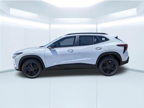 Summit White 2026 Chevrolet Trax FWD ACTIV