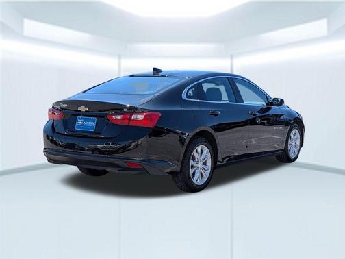Mosaic Black Metallic 2025 Chevrolet Malibu FWD 1LT