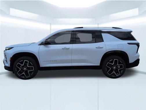 Polar White Tricoat 2026 Chevrolet Traverse High Country