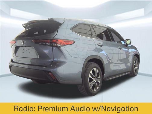 Moon Dust 2022 Toyota Highlander XLE