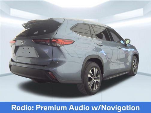 Moon Dust 2022 Toyota Highlander XLE