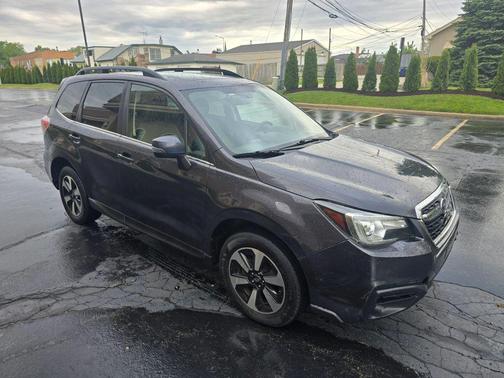 Dark Gray Metallic 2018 Subaru Forester 2.5i Limited