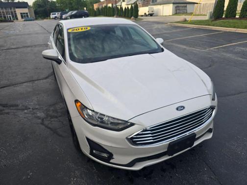 White Platinum Metallic Tri-Coat 2019 Ford Fusion SE