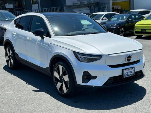 Crystal White Metallic 2023 Volvo C40 Recharge Pure Electric Twin eAWD Plus