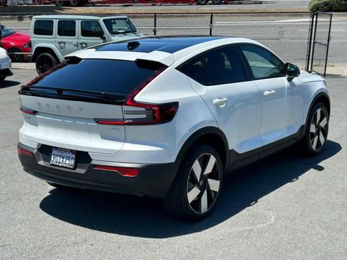 Crystal White Metallic 2023 Volvo C40 Recharge Pure Electric Twin eAWD Plus