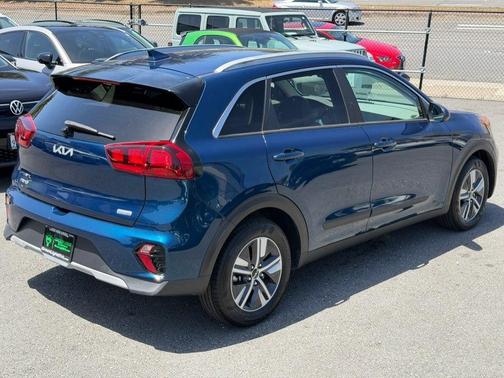 Deep Cerulean 2022 Kia Niro LXS