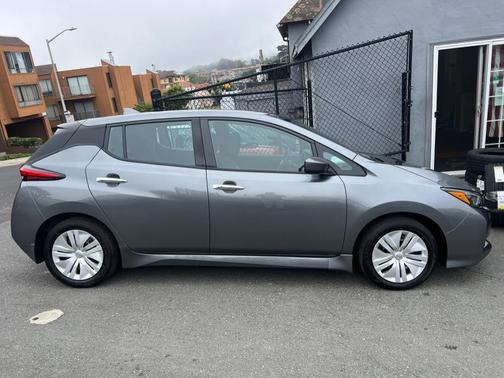2025 Nissan Leaf S