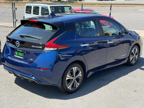 Deep Blue Pearl 2018 Nissan Leaf SV