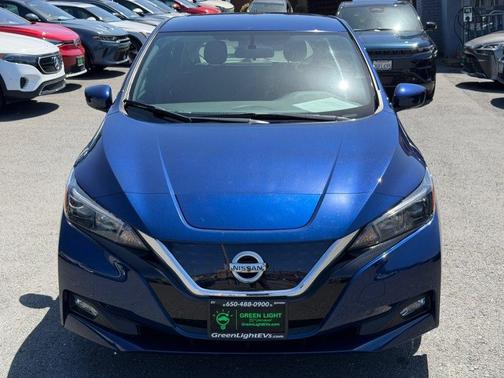 Deep Blue Pearl 2018 Nissan Leaf SV