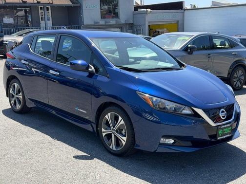 Deep Blue Pearl 2018 Nissan Leaf SV