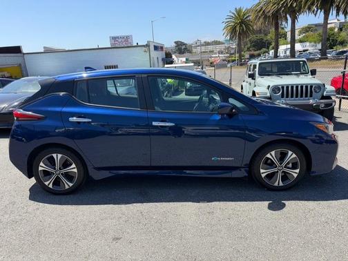 Deep Blue Pearl 2018 Nissan Leaf SV