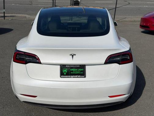 Pearl White Multi-Coat 2023 Tesla Model 3 Standard Range