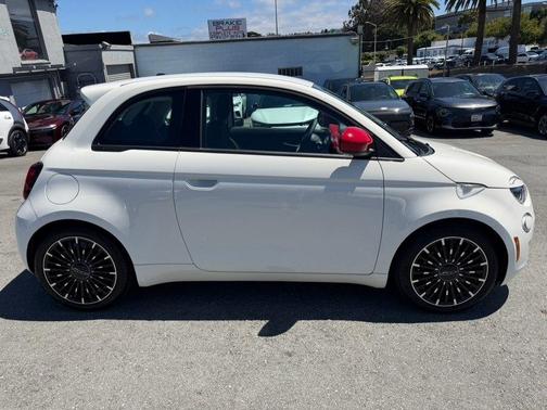 Glacier White 2024 FIAT 500e INSPI(RED) FWD