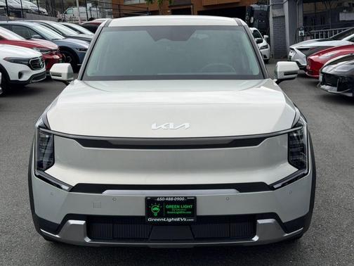 Ivory Silver 2024 Kia EV9 Light Long Range