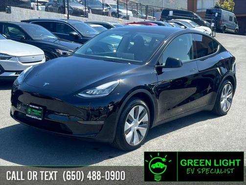 2022 Tesla Model Y Long Range Dual Motor All-Wheel Drive