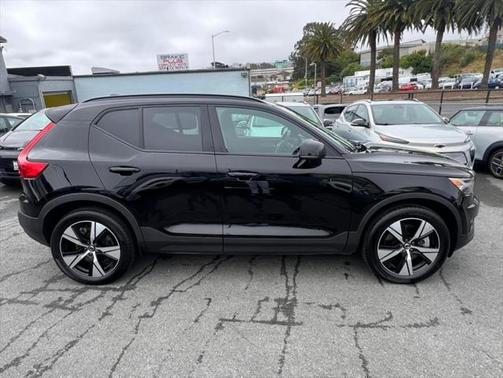 2021 Volvo XC40 Recharge Pure Electric P8