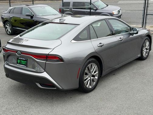 Heavy Metal 2023 Toyota Mirai Base